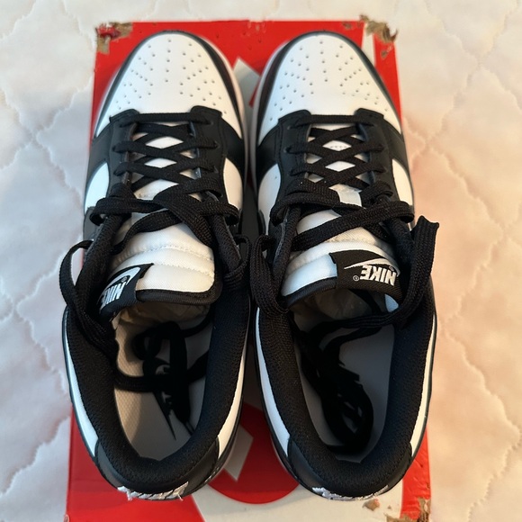 Women’s Nike Dunk Low Black & White Pandas, size 8.5 - Picture 7 of 16